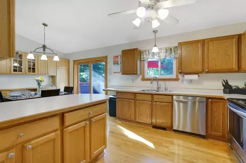 1324 Crestridge Ln, Eagan, MN 55123 photo 22