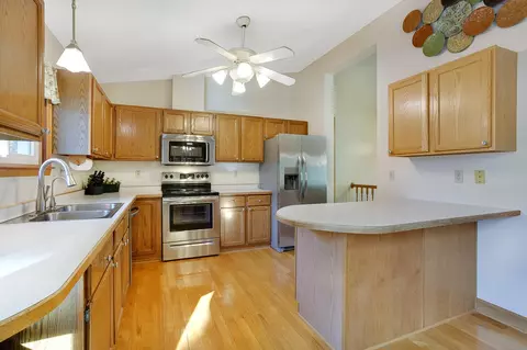 1324 Crestridge Ln, Eagan, MN 55123 photo 20