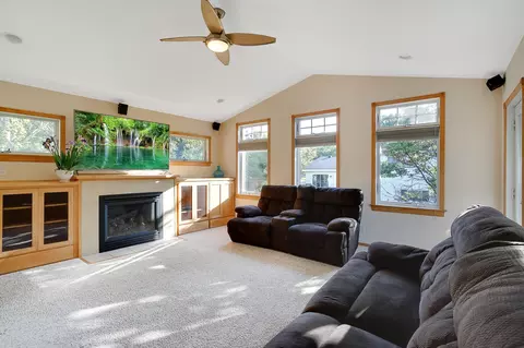 1324 Crestridge Ln, Eagan, MN 55123 photo 16