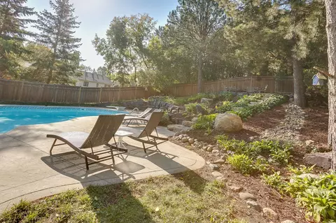 1324 Crestridge Ln, Eagan, MN 55123 photo 4