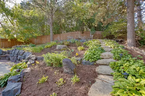 1324 Crestridge Ln, Eagan, MN 55123 photo 5