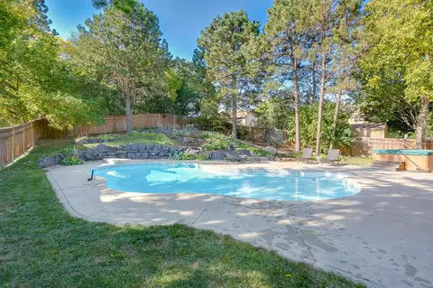 1324 Crestridge Ln, Eagan, MN 55123