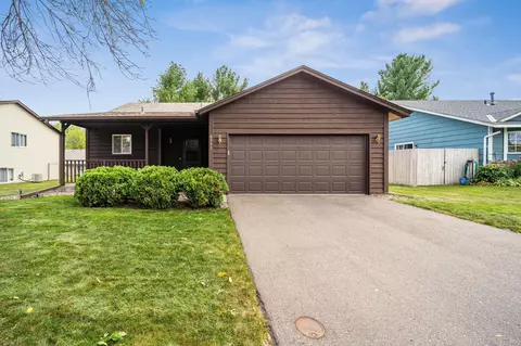 6535 Upper 20th St N, Oakdale, MN 55128