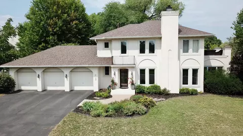 2519 E Hillwood Dr E, Maplewood, MN 55119