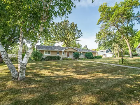 15113 Williston Ln, Minnetonka, MN 55345