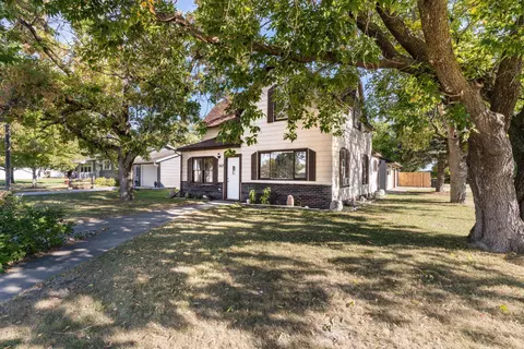 347 5th St NE, Perham, MN 56573 photo 3