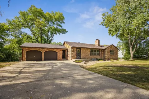 9190 W Staring Ln, Eden Prairie, MN 55347