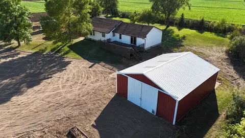 81165 370th St, Bird Island, MN 56277
