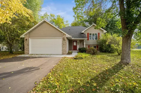 528 Nelson Ln, Center City, MN 55012