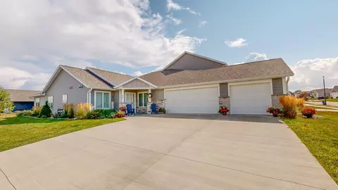 864 Grand Ridge Dr NE, Byron, MN 55920