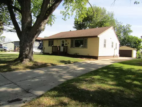 36 N Bordson St, Appleton, MN 56208