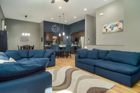 2468 Tower Dr, Woodbury, MN 55125