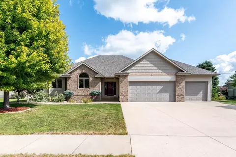129 Creekside Dr, Mankato, MN 56001