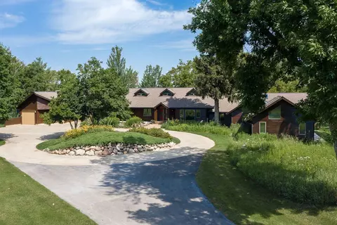 1875 Highsted Dr, Independence, MN 55359