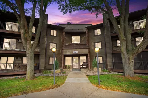 7601 W 101st St #204, Bloomington, MN 55438