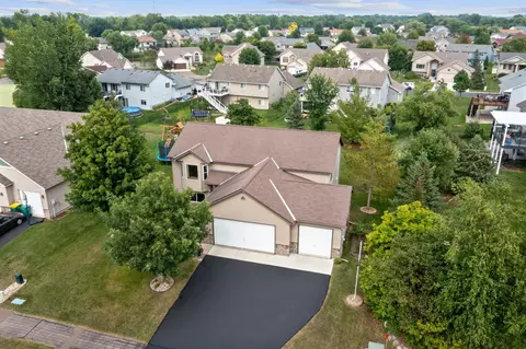 1530 Hidden Trl, Mayer, MN 55360