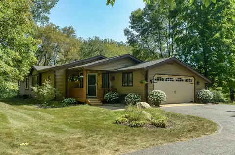 289 Edgewood Dr, Hudson, WI 54016