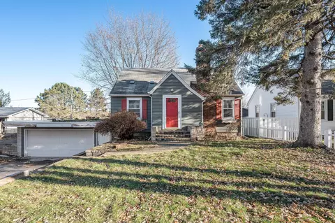 461 Woodruff Ave, Roseville, MN 55113