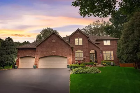 10189 Harmony Cir, Eden Prairie, MN 55347