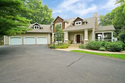 6459 Smithtown Rd, Excelsior, MN 55331