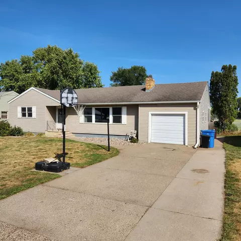 512 Collegeview St, Winona, MN 55987