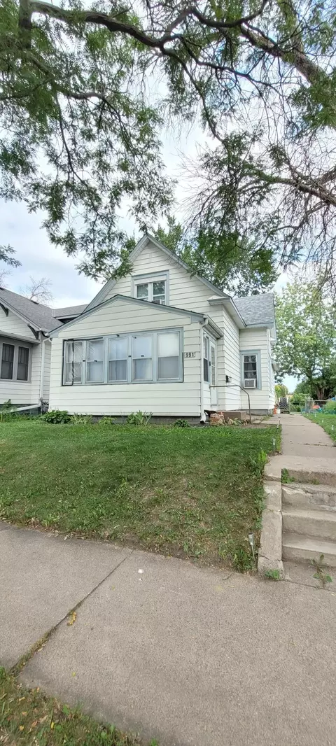 991 Rose Ave E, Saint Paul, MN 55106