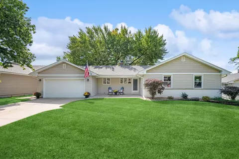 5905 Grove St, Edina, MN 55436