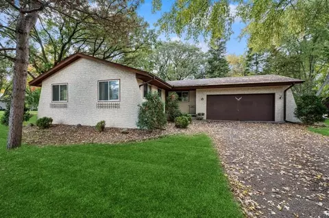 8454 Greenwood Dr, Mounds View, MN 55112