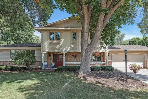 3950 Yorktown Ln N, Plymouth, MN 55441