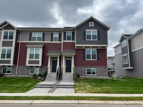 7566 38th St N, Oakdale, MN 55128