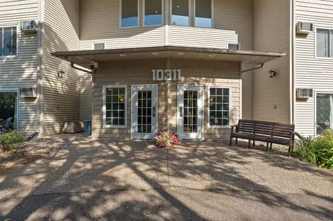 10311 Cedar Lake Rd #101, Minnetonka, MN 55305