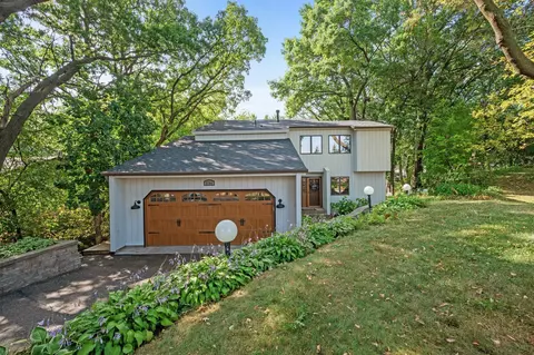 2184 Woodlynn Ave, Maplewood, MN 55109