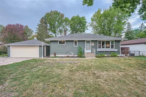 1761 Duluth St, Maplewood, MN 55109