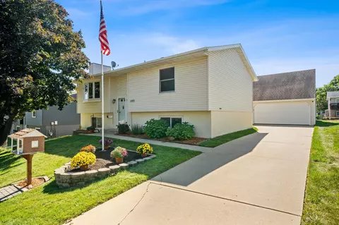 1920 49 12 St NW, Rochester, MN 55901