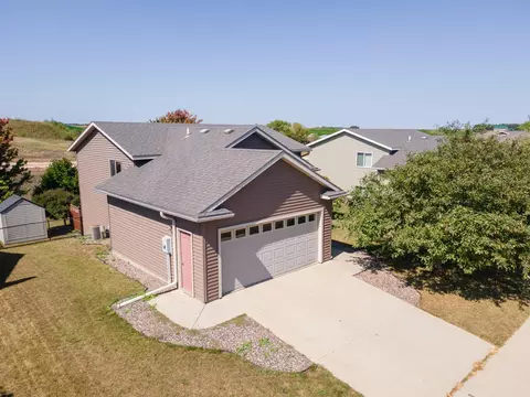 5273 Castleview Dr NW, Rochester, MN 55901