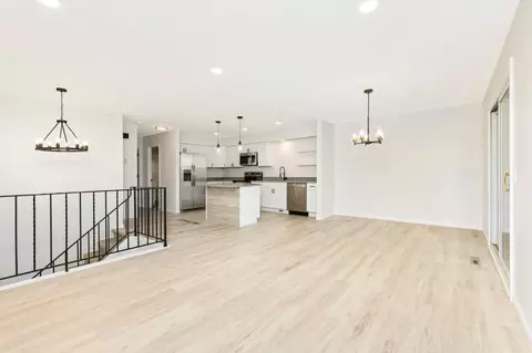 5046 147th St W, Apple Valley, MN 55124
