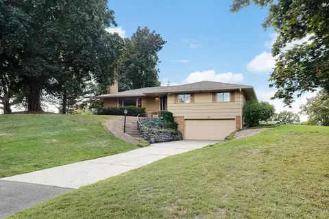 19 Miller Crest Ln, Saint Paul, MN 55106