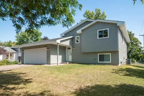 12802 Belle Aire Dr, Champlin, MN 55316