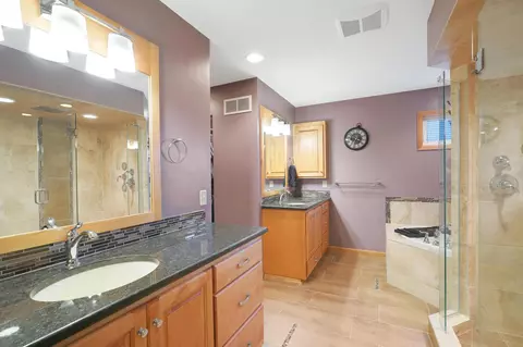 4629 Stonecliffe Dr, Eagan, MN 55122 photo 23