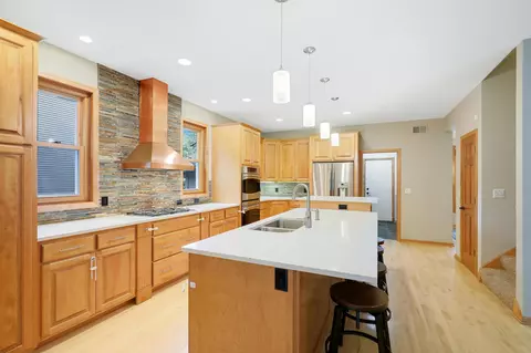 4629 Stonecliffe Dr, Eagan, MN 55122 photo 8
