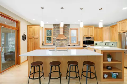 4629 Stonecliffe Dr, Eagan, MN 55122 photo 9