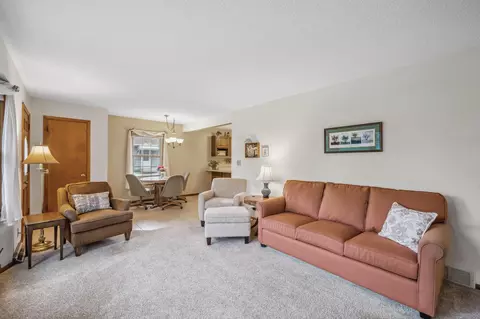 40 E 94 12 St, Bloomington, MN 55420 photo 8