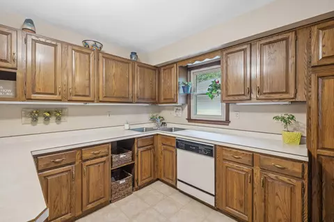 40 E 94 12 St, Bloomington, MN 55420 photo 15