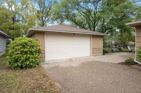40 E 94 12 St, Bloomington, MN 55420 photo 48