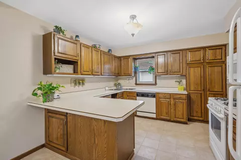 40 E 94 12 St, Bloomington, MN 55420 photo 12