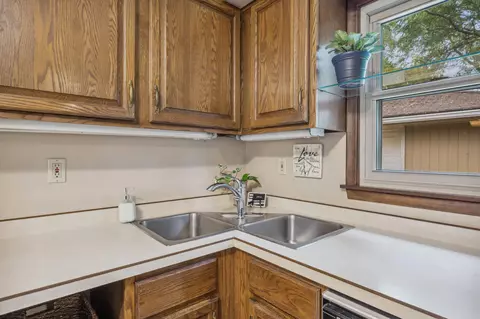 40 E 94 12 St, Bloomington, MN 55420 photo 17