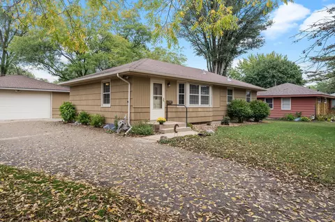 40 E 94 12 St, Bloomington, MN 55420 photo 2