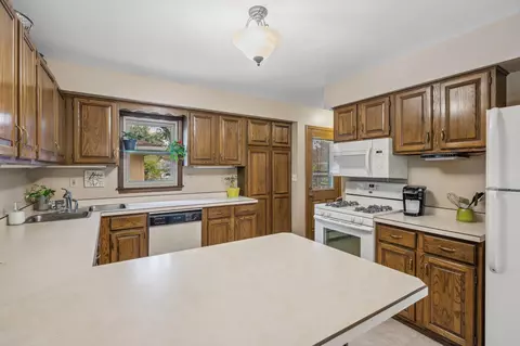 40 E 94 12 St, Bloomington, MN 55420 photo 14