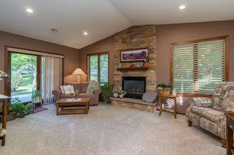 222 6th St NE, Montgomery, MN 56069