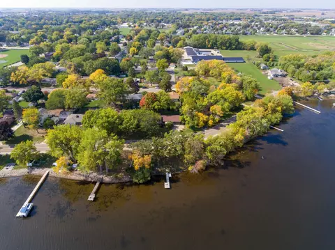 1001 Clear Lake Dr, Waseca, MN 56093